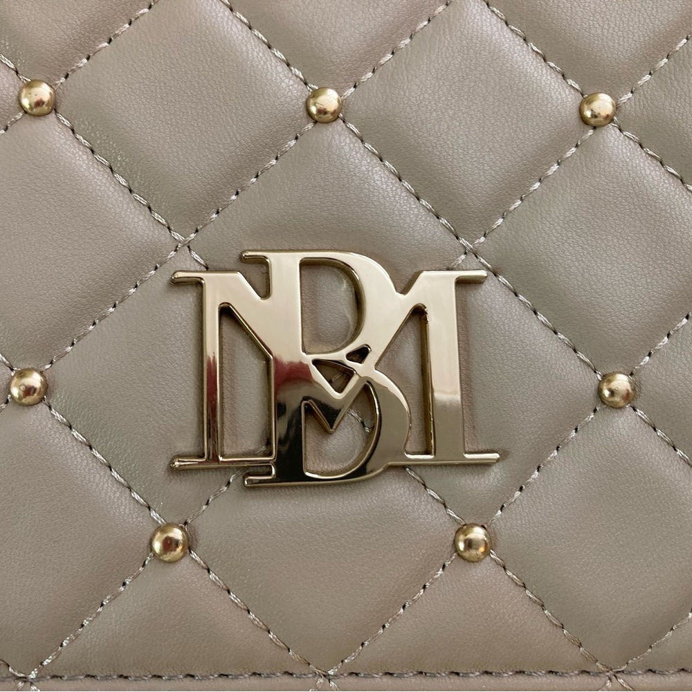 NWOT Badgley Mischka beige vegan leather diamond crossbody purse w/round studs - Picture 2 of 7